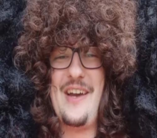 西汉姆助教调侃曼联蓄发哥：你的头发会一直长到屁股去的！