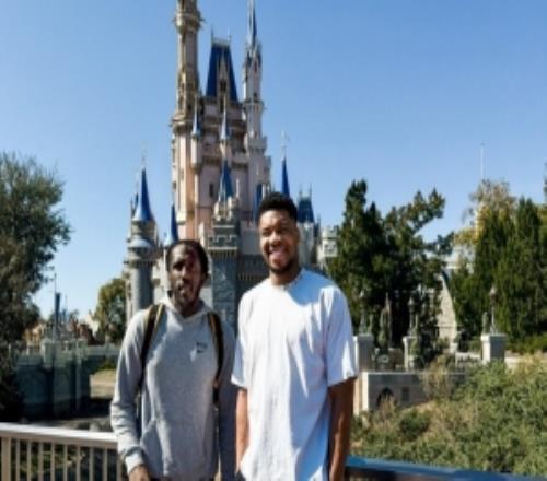 公费旅游！雄鹿客场打魔术字母哥&普林斯两位伤员游玩迪士尼