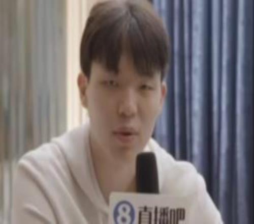 直播吧专访杨瀚森！小杨给吧友送祝福：感谢支持祝大家马内多多