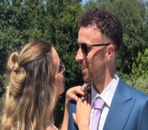 依然爱你！情人节之际，妻子社媒晒与若塔昔日合照