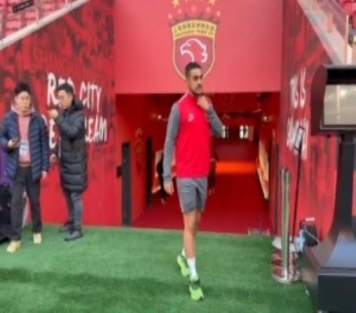 沪媒：王振澳、刘若钒等缺席海港赛前训练，莱昂纳多正术后恢复