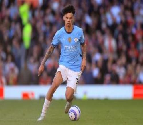 跟队记者：因为奥赖利踢左后卫很好，这使得他在中场也很出色