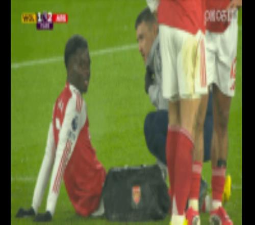 破球荒后伤退！萨卡第73分钟因伤离场，被特罗萨德换下