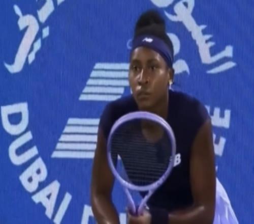 惊险晋级!高芙救三赛点21逆转梅尔滕斯,晋级WTA1000迪拜站八强