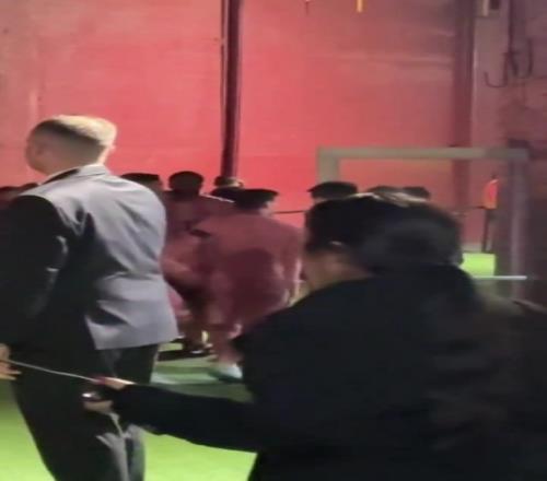 记者晒视频：03失利后，梅西对裁判判罚感到不满