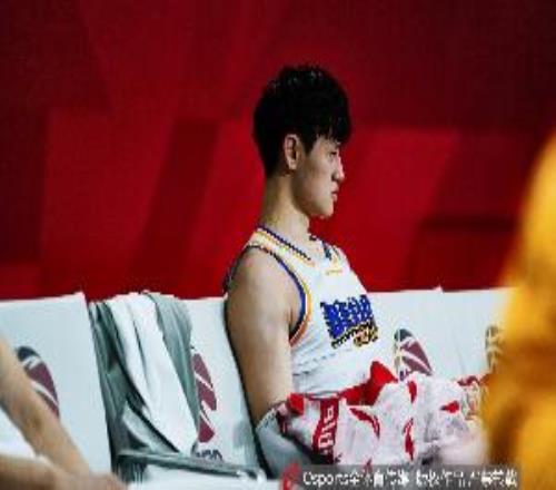 记者：曾凡博因膝盖水肿积液缺席对阵日本对中国台北也不乐观