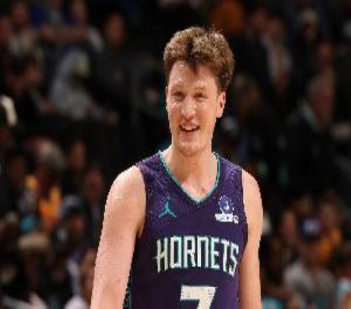 克尼佩尔客场表现优于主场！得分多4分命中率高7%三分高9%