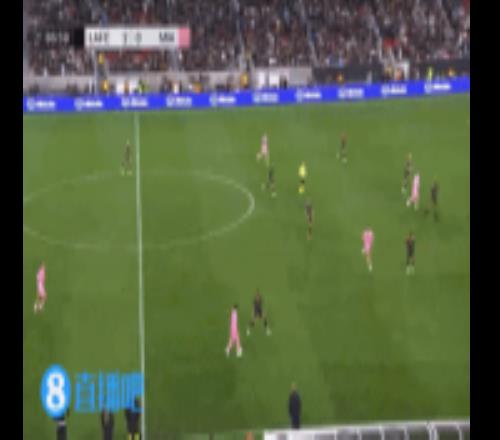 梅西被激怒原因梅西本场多次对抗后倒地，裁判未吹犯规