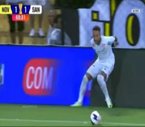 巅峰不再！34岁内马尔冲刺画面引发热议，速度太慢救球不及