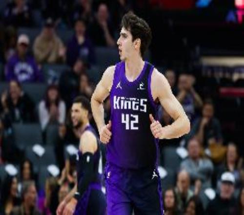 国王主帅：雷诺把握机会的能力很强我们现在越来越敢依赖他了