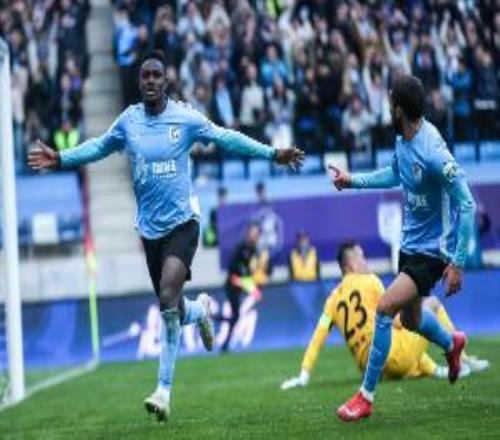 记者：大连英博热身赛31广西恒宸，马莱莱双响阿奇姆彭未登场