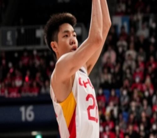 19分4板2助！解说：朱俊龙在本次窗口期的两场比赛找回自我