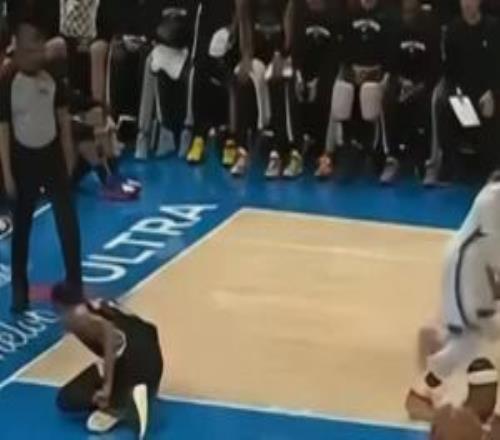 奔着废当家球星去多特也恶意搞过文班主裁选择了无视