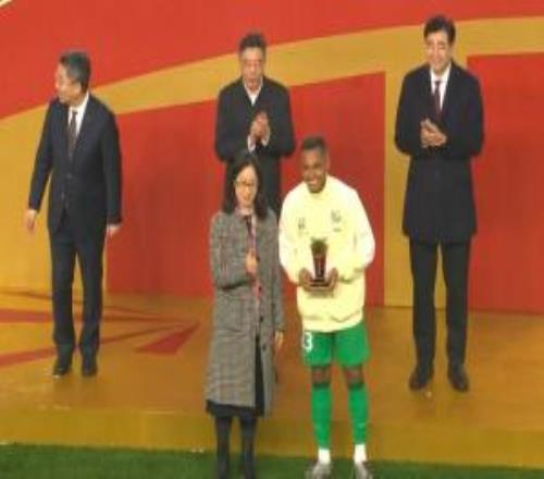 世界波攻破颜骏凌大门！官方：达万当选2026超级杯最佳球员