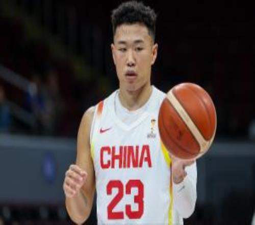 解说：贺希宁时间可以再拉长一些焦泊乔抢下篮板后太急了