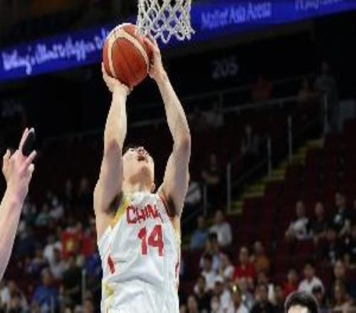 7人轮换VS12人轮换！中国男篮连续两场逆转我们正在拥抱硬汉篮球