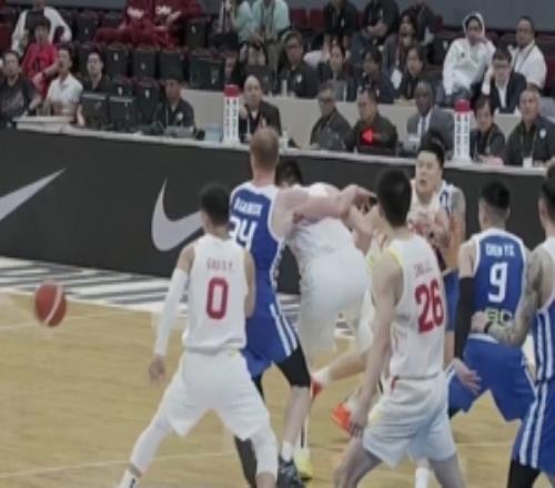 太关键！胡金秋自罚自抢造成高柏铠犯规后2罚都有稳定军心