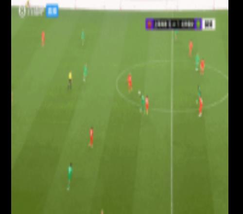 错失良机！王刚右路传中，法比奥转身打门被海港球员封堵