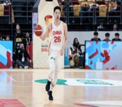 媒体人：中国男篮的防守侧重点效果不好朱俊龙&李弘权今天救了命