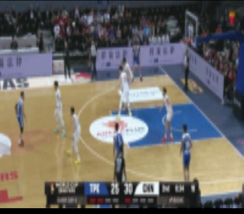 攻防都发挥！廖三宁先是跟防干扰刘铮投篮随后单打突破抛投