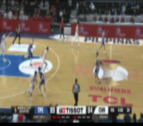 周琦谈朱俊龙被对手钻：这球在CBA肯定是违体但亚洲裁判不这么吹