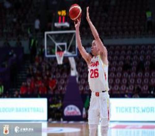 机会都把握住了!朱俊龙前三节9中6得全队最高16分其中三分5中4