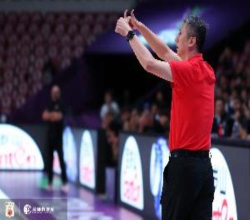 媒体人：中国台北坚持7人轮换中国男篮12人登场&下半场得做减法