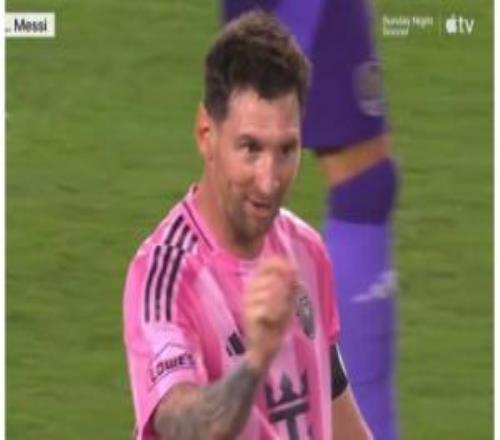 进球后比签名手势！记者：梅西是在问对手助教，要不要他的签名
