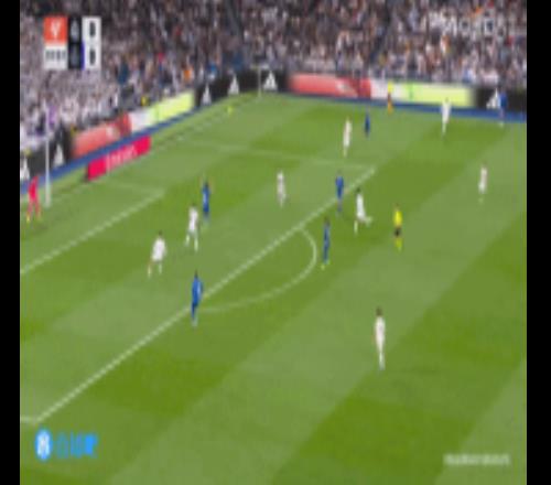 无解！萨特里亚诺凌空世界波破死角，皇马主场落后