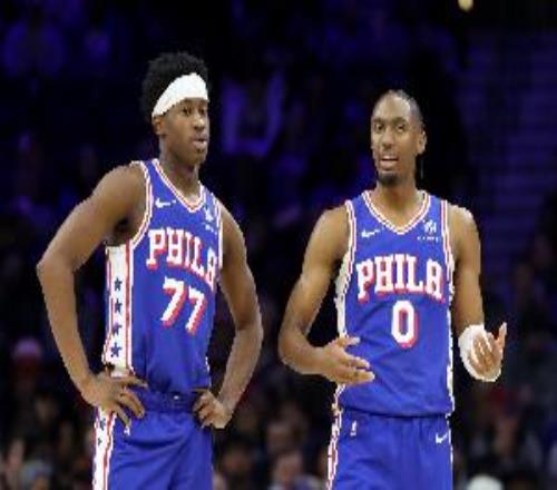 马克西:我第三节离场去更衣室看埃奇库姆的情况他状态还可以