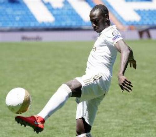 记者：费兰门迪今晚可能首发，去年4月受伤后仅出场112分钟