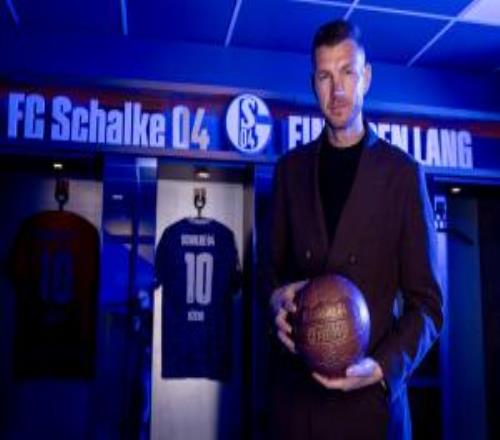 冲击德甲！40岁哲科加盟后7场5球3助，沙尔克04继续领跑德乙！