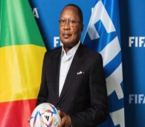 外媒：刚果足协主席因贪污被判终身监禁，妻子和儿子也终身监禁