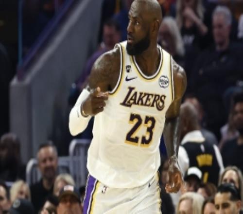 做出牺牲！本赛季当詹姆斯出手数不在湖人前二时球队8胜3负