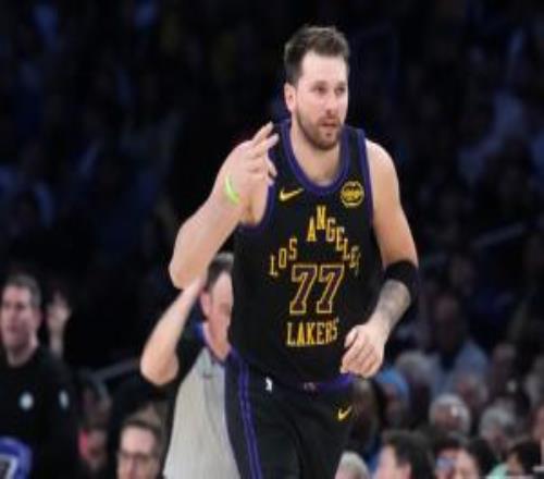 何时开始将垃圾话作为动力东契奇调侃道：2001年2月2日