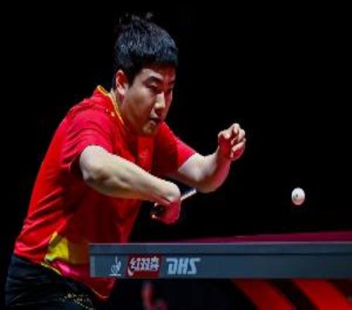 遭对手让二追三！梁靖崑23邱党，止步重庆冠军赛男单16强