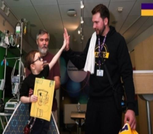 此前去看病患！东契奇：置身其中才懂健康最重要它是最宝贵财富