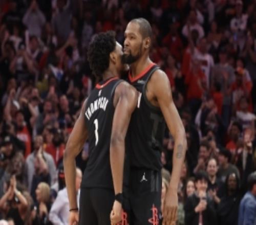 阿门：拥有KD这样的关键先生感觉真好他今天又帮我们赢下了比赛