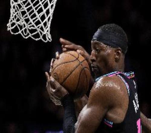 文胖：阿德巴约轰下83分之后他未来一定会入选名人堂！