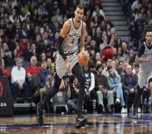 填满数据栏！文班亚马半场14中7&三分6中3砍18分8板2助2断2帽！