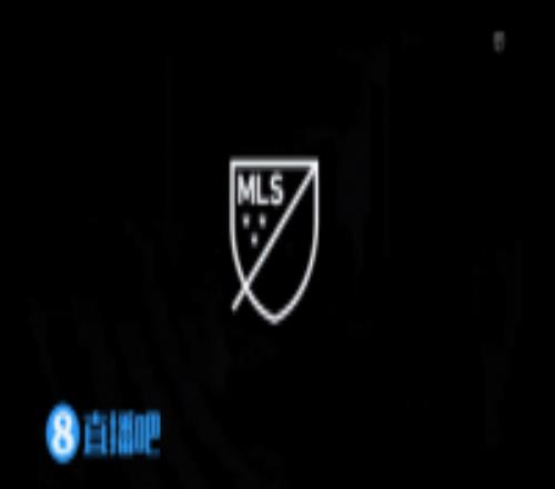 马斯切拉诺不满判罚被裁判罚下！离场时不停鼓掌