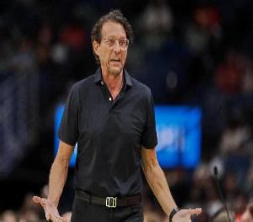 球队抢下15个前场板！斯奈德：这不是一个人的功劳大家都在拼抢