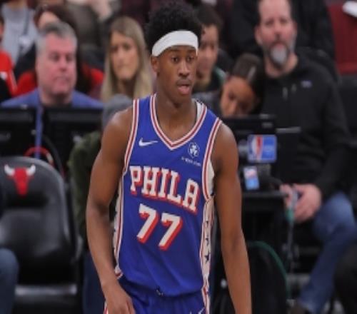 抢板很积极投篮得加强！埃奇库姆半场10中3拿到7分9板3助1帽