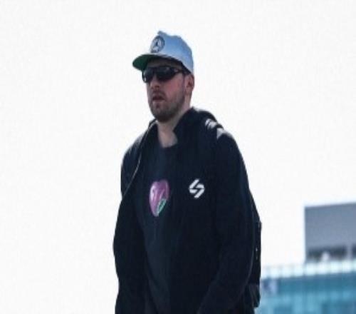 开启六连客！湖人官推晒客场之旅登机照：出差