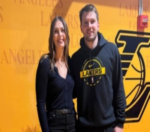 莎拉波娃晒与东子合照：关键时的精彩表现对抗纪律性抗压能力