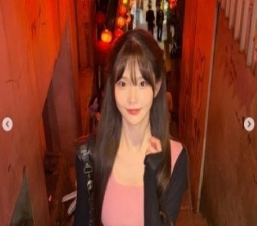 韩版《完蛋美女》演员mj晒照：跟诡秘一起逛夜市