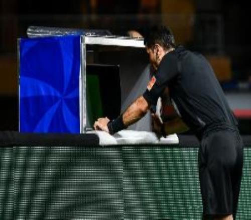 TA：欧足联将和各联赛协商如何减少VAR干预并寻求推行流媒体平台