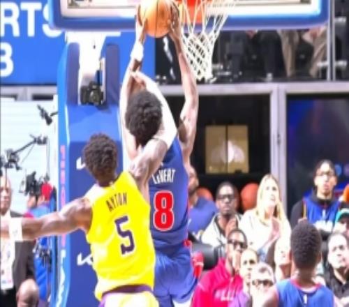 �е�Σ�գ���ά�����������Ⱜ�ٴ������շ����߳�һ�����ⷸ��