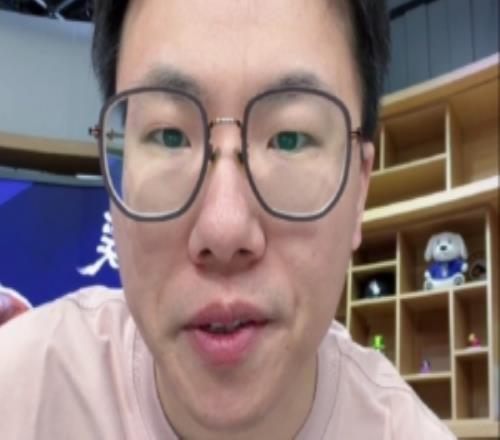 ��˵��С���¸�������ǩ����Լ���Ǻ���Сף������˹��