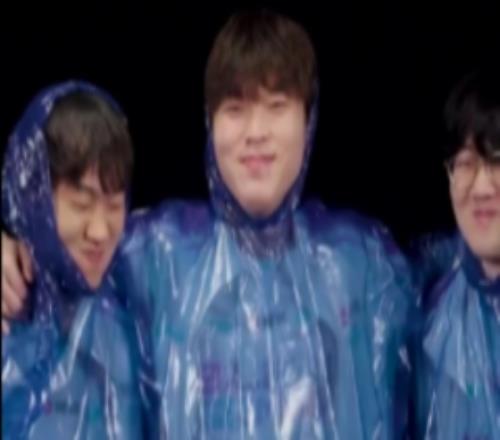 BLGѡ�ֵĺ�ˮ��Ц��ս��Ӯ��ȫ���ȷ���ʱ�ķ�Ӧ����